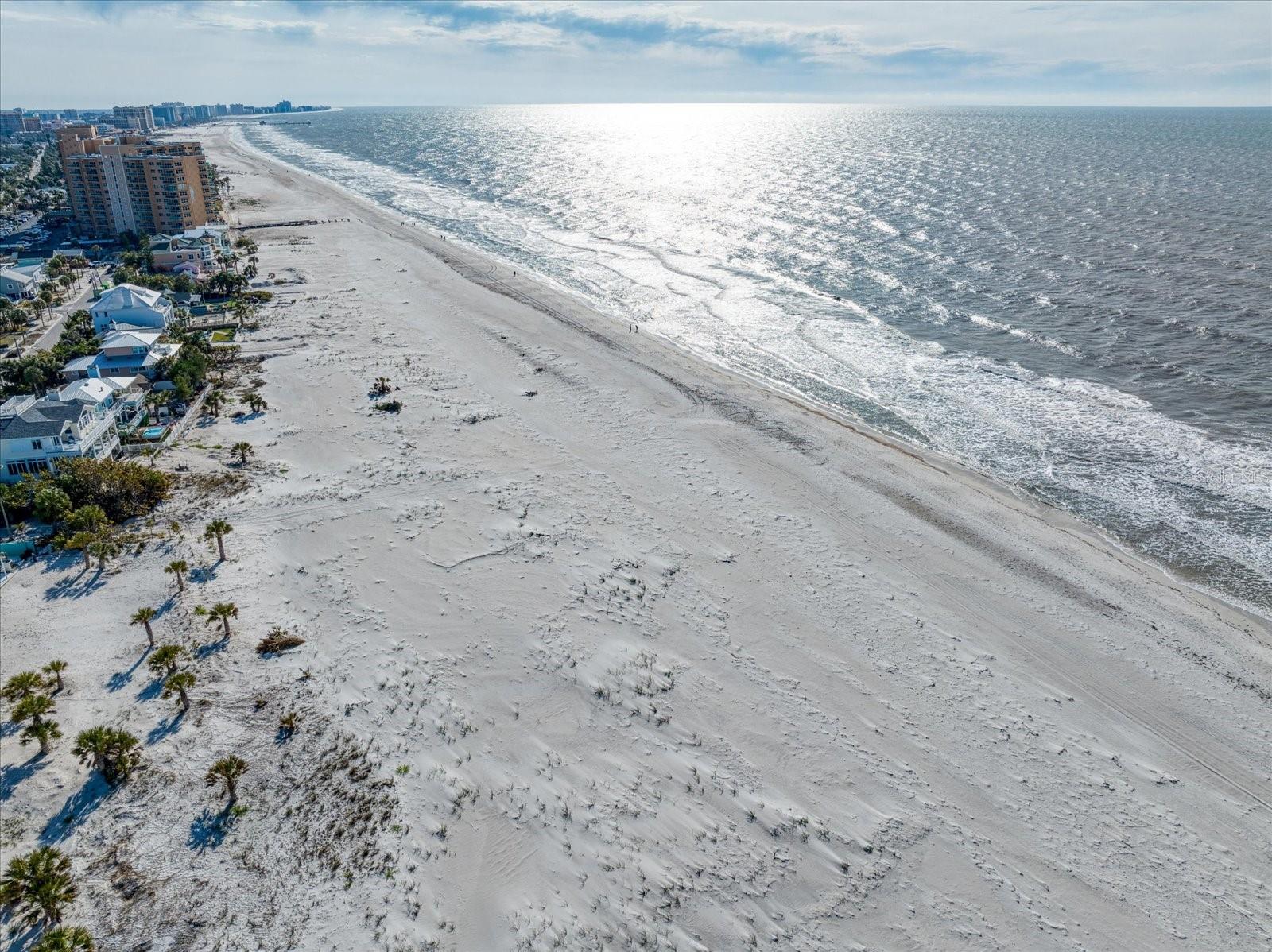 981 BAY ESPLANADE, CLEARWATER BEACH, FL, 33767