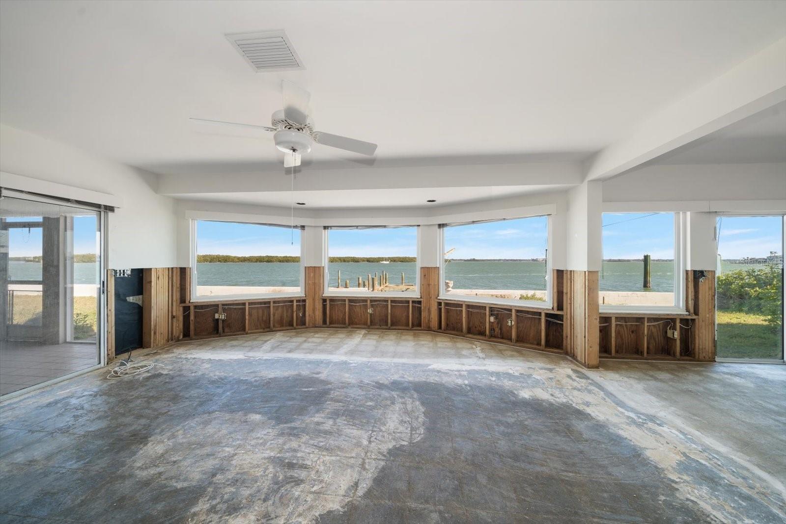 981 BAY ESPLANADE, CLEARWATER BEACH, FL, 33767
