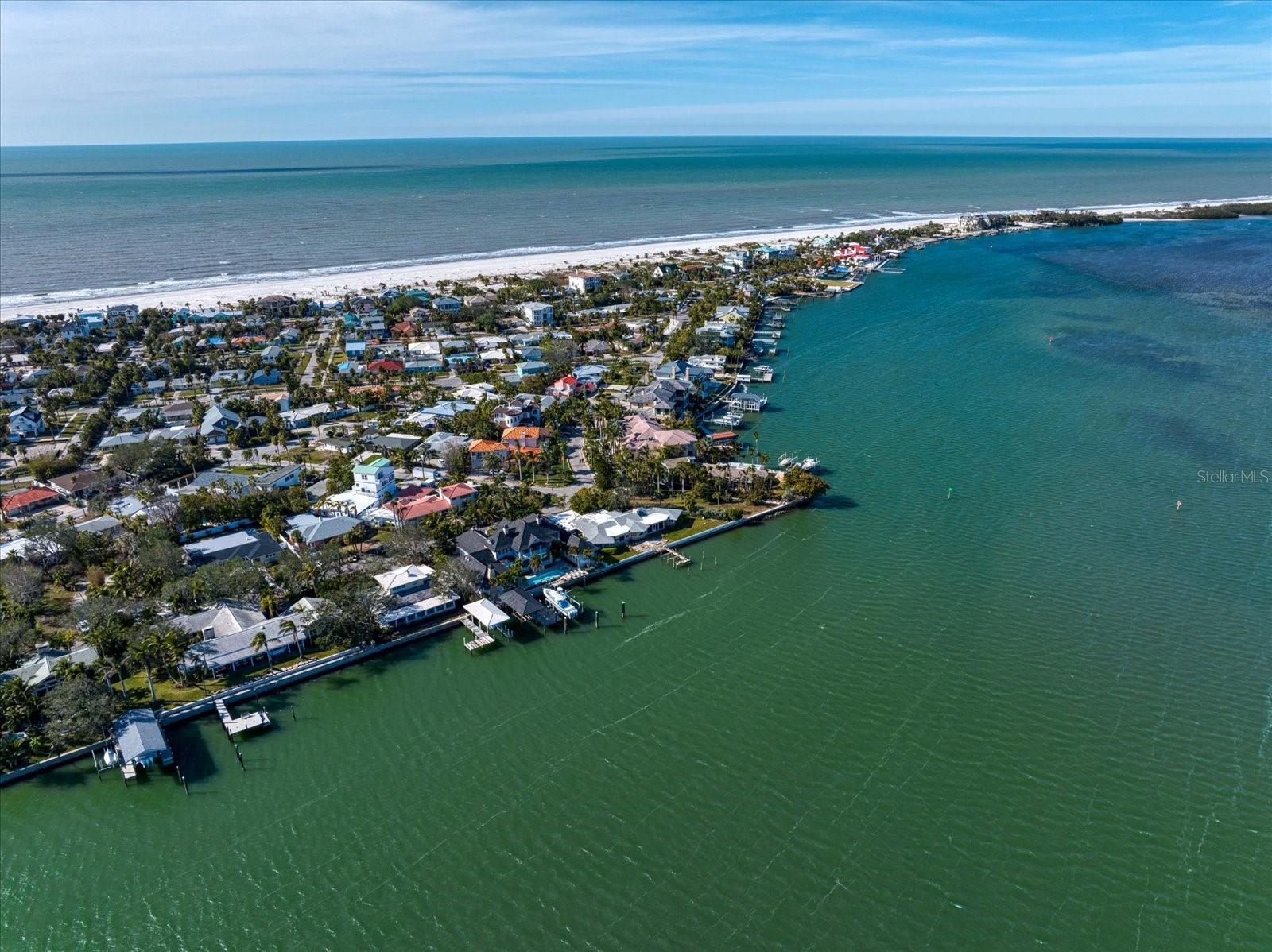 981 BAY ESPLANADE, CLEARWATER BEACH, FL, 33767