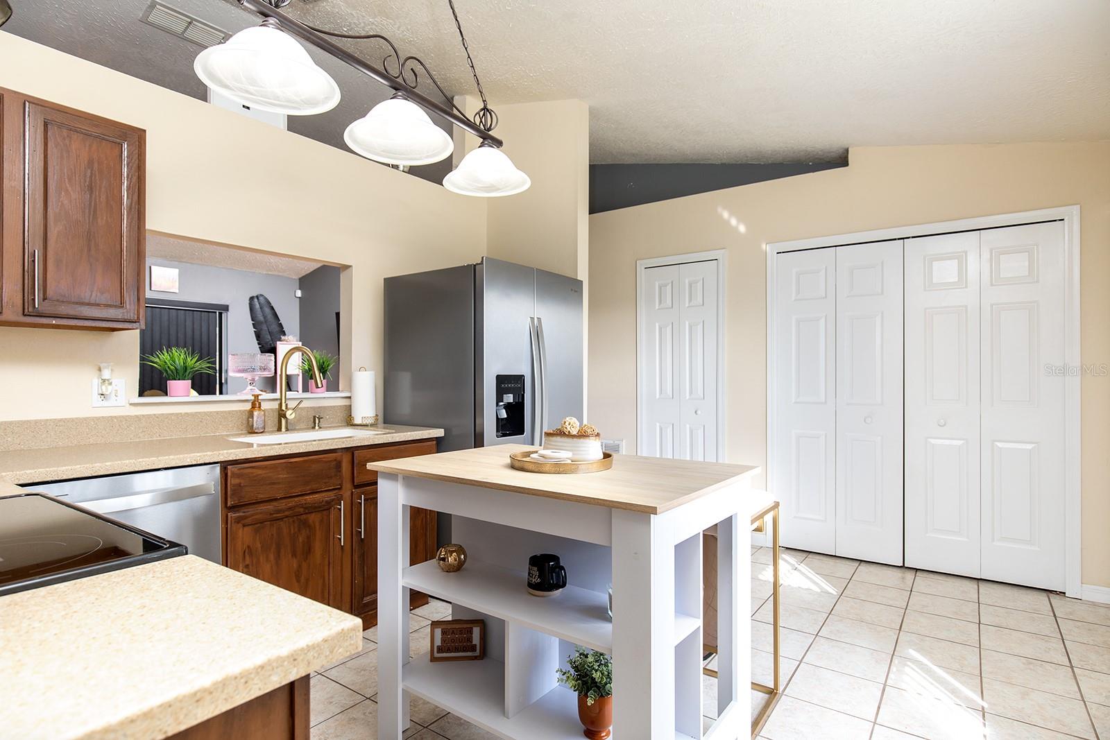 652 MOUNTAIN WAY AVE, DELTONA, FL, 32738