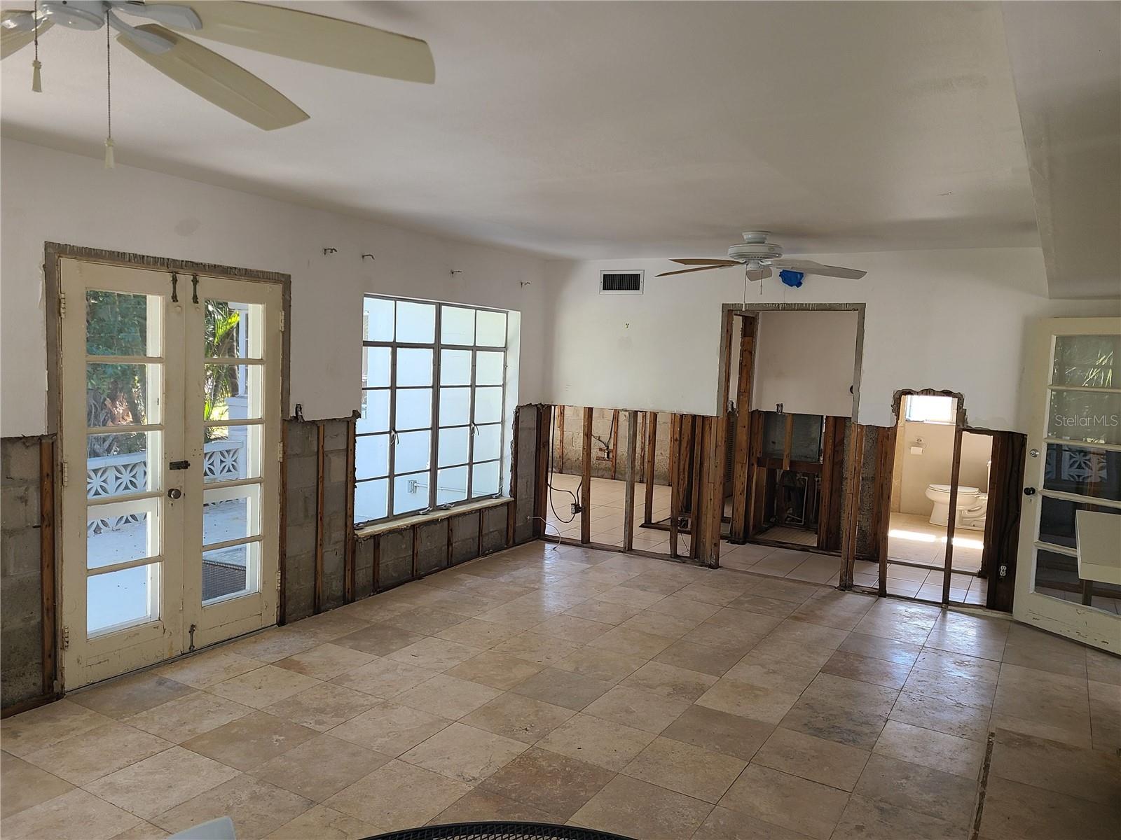 812 BOHENIA CIR N, CLEARWATER BEACH, FL, 33767