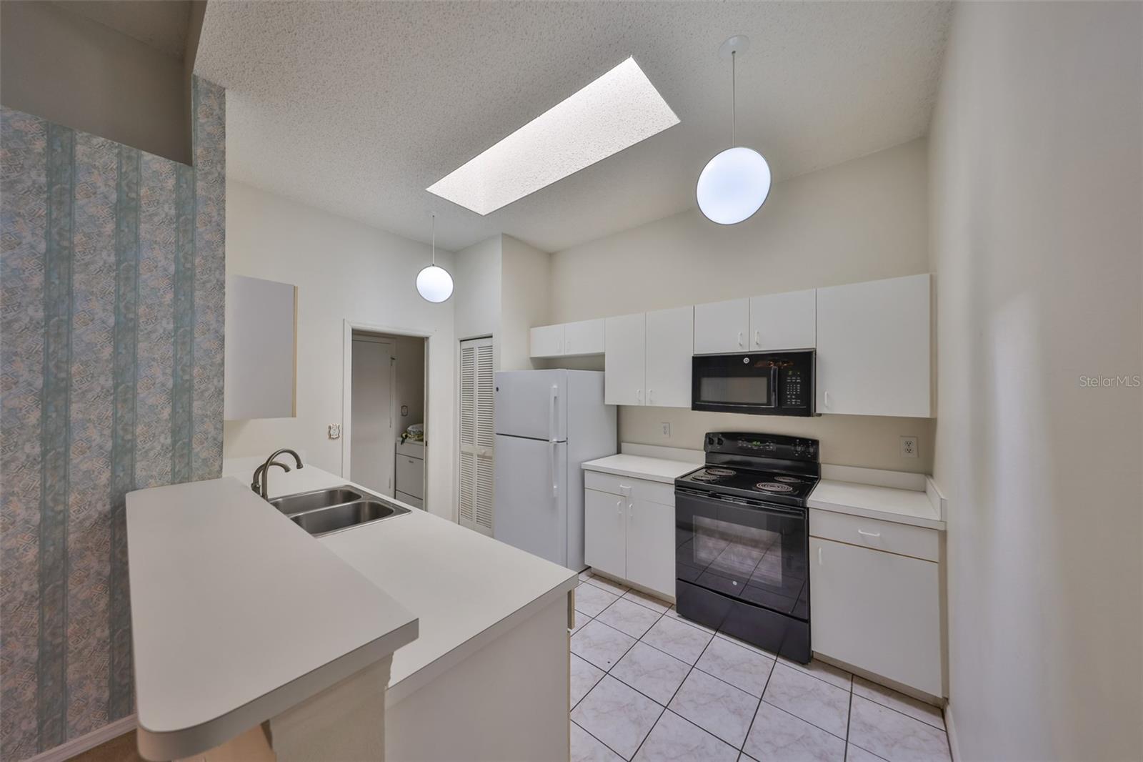 2405 NEW HAVEN CIR, SUN CITY CENTER, FL, 33573