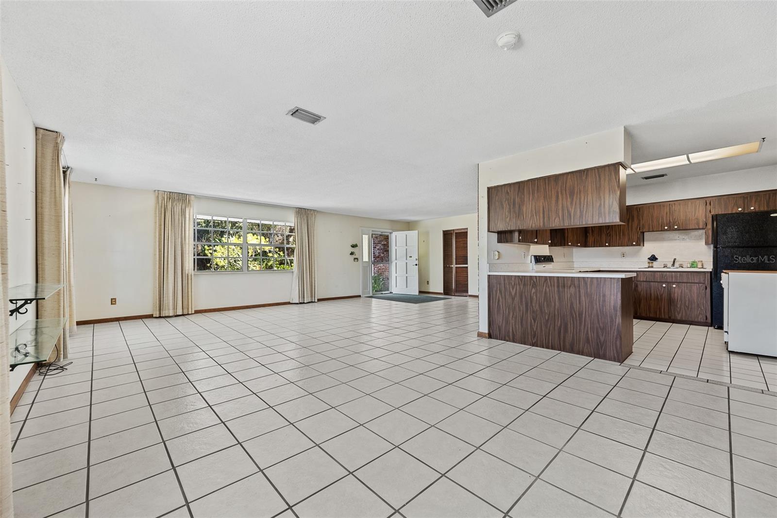 3120 PINE TREE DR, EDGEWATER, FL, 32141