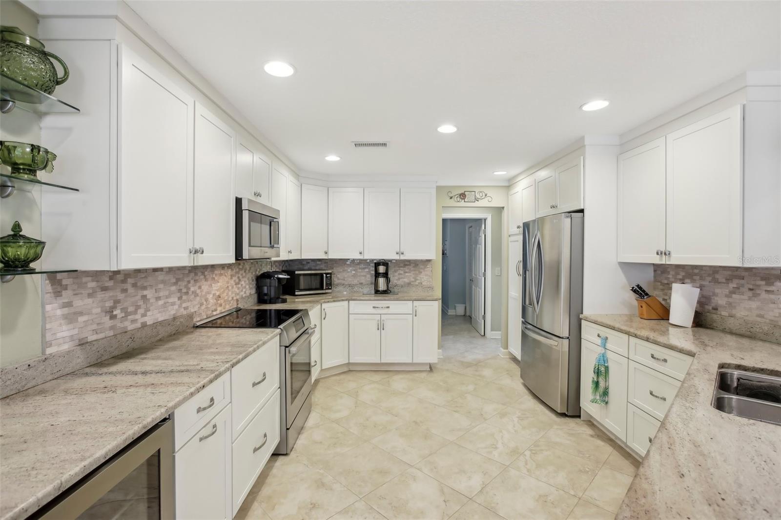 1928 E VIEW DR, SUN CITY CENTER, FL, 33573