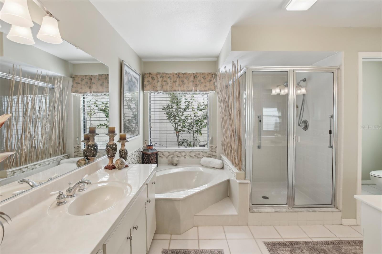 1928 E VIEW DR, SUN CITY CENTER, FL, 33573