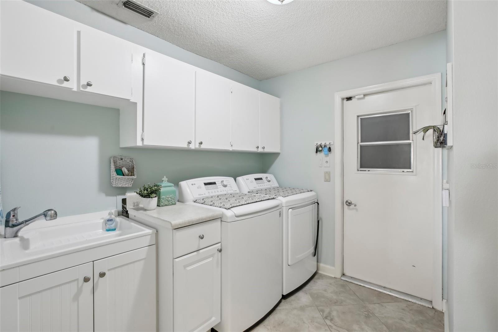 1928 E VIEW DR, SUN CITY CENTER, FL, 33573