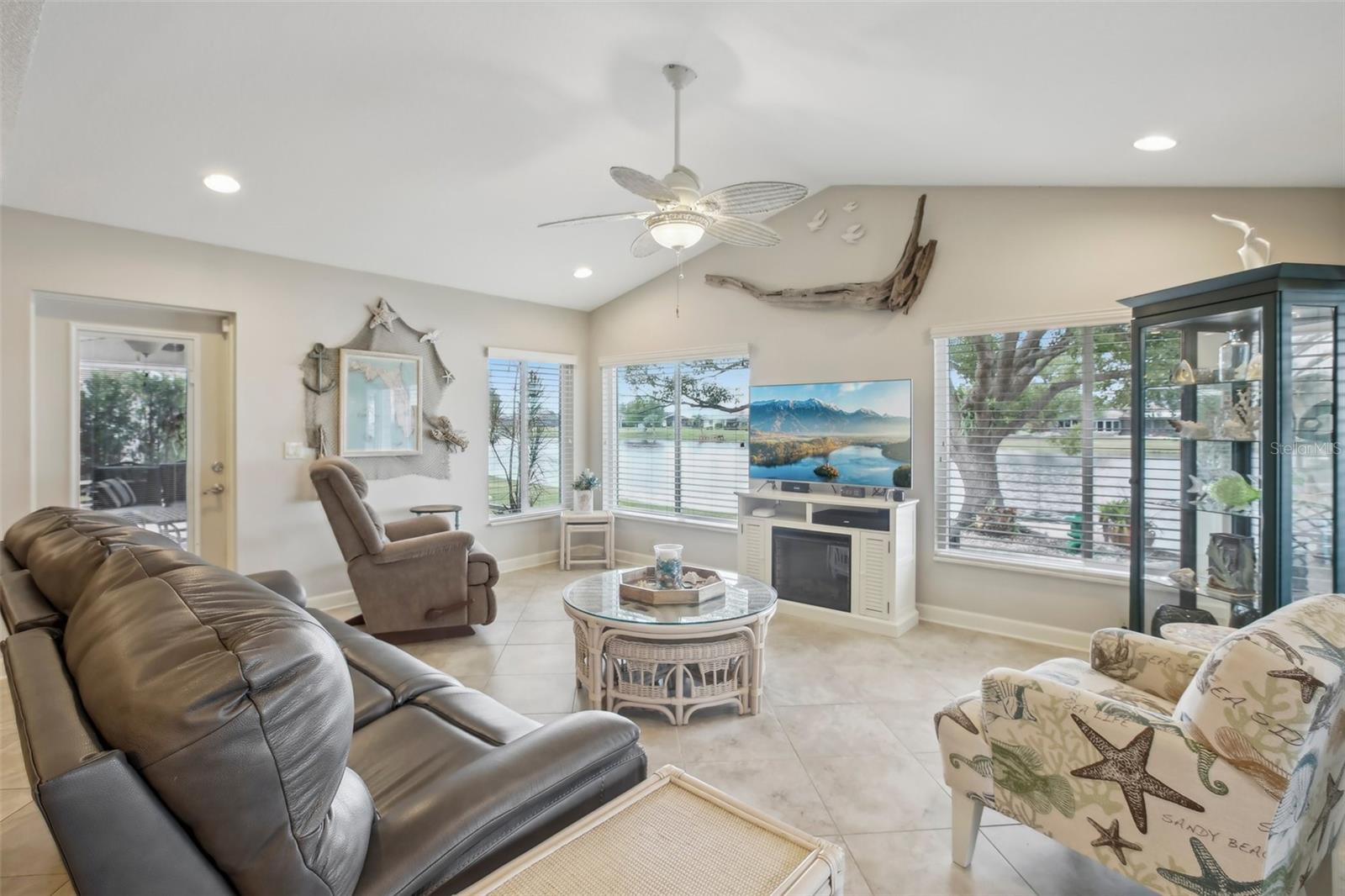 1928 E VIEW DR, SUN CITY CENTER, FL, 33573