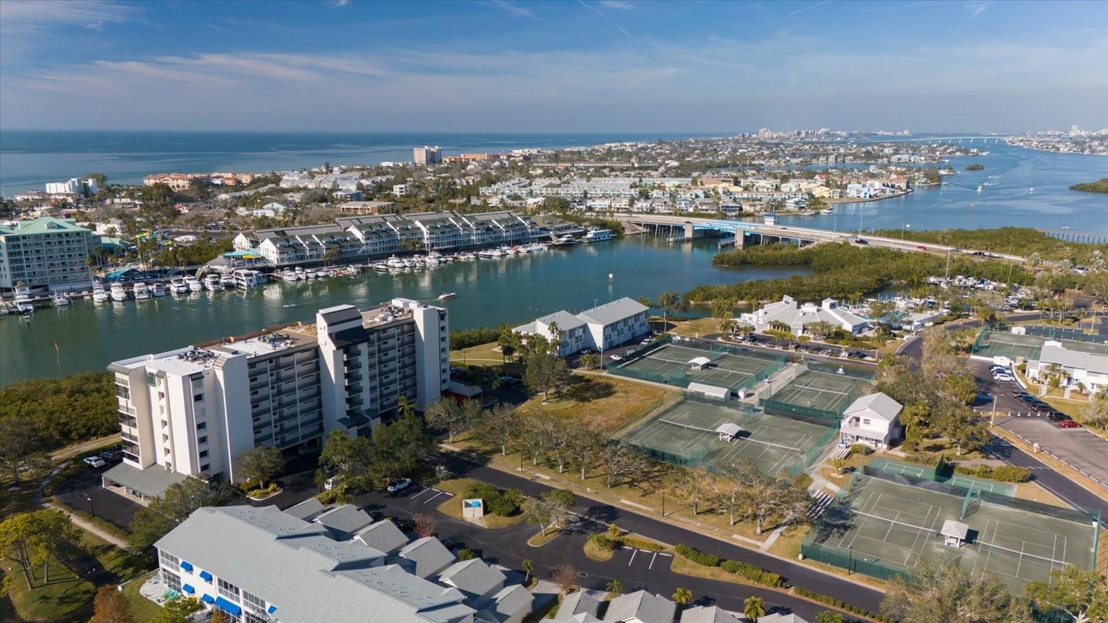 11730 SHIPWATCH DR #702, LARGO, FL, 33774