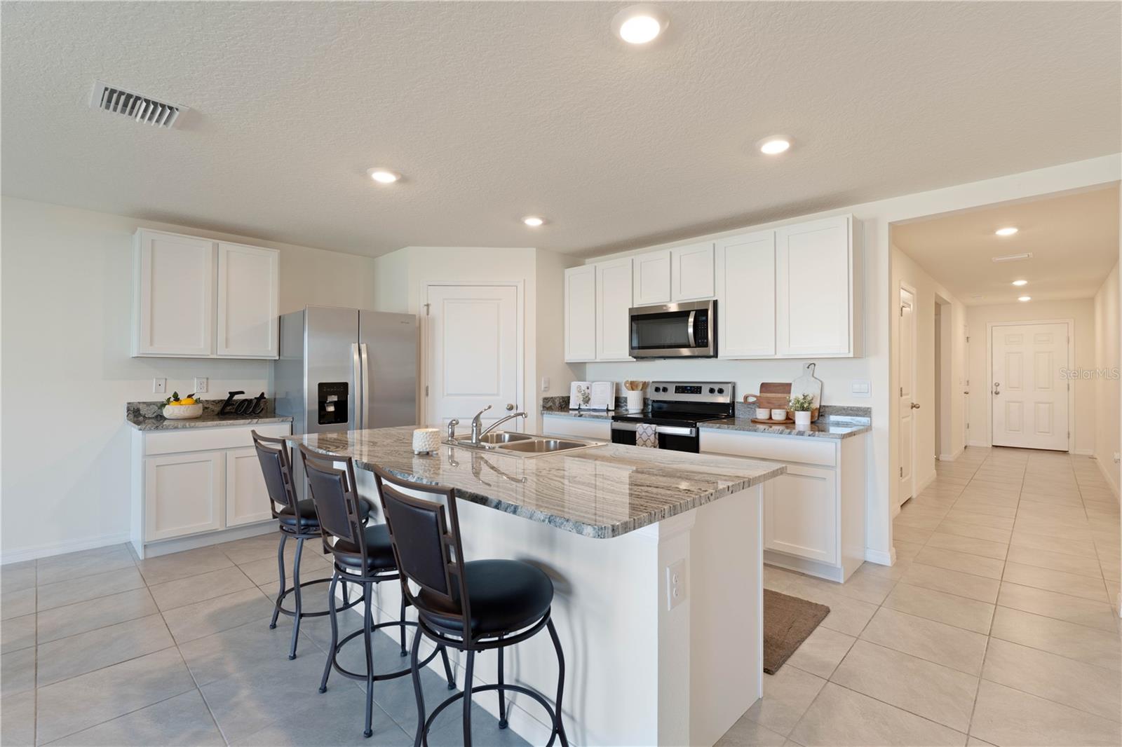 5462 LOGAN CAVE AVE, WIMAUMA, FL, 33598