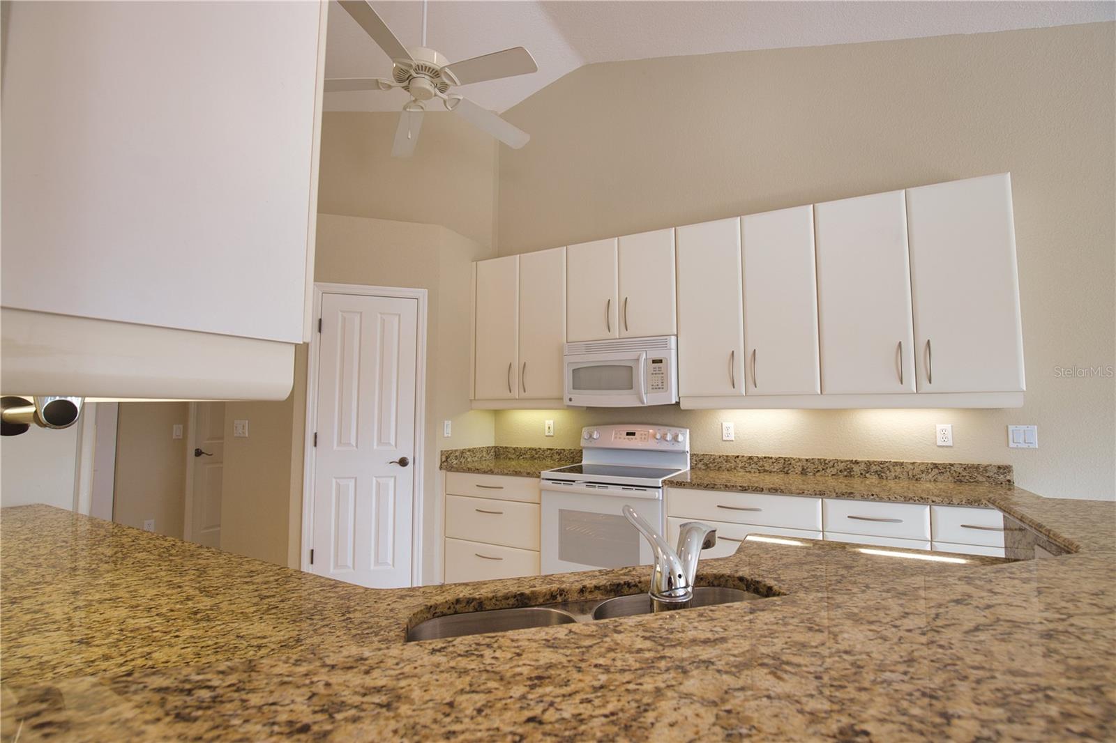 8 SPORTSMAN RD, ROTONDA WEST, FL, 33947