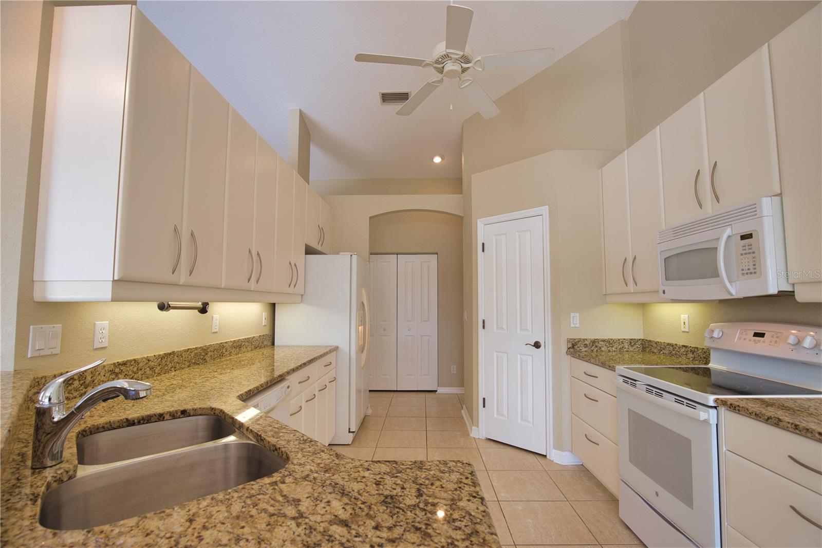 8 SPORTSMAN RD, ROTONDA WEST, FL, 33947