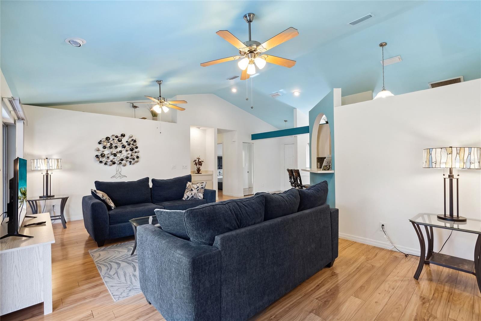 7117 QUEEN PALM CIR, SARASOTA, FL, 34243