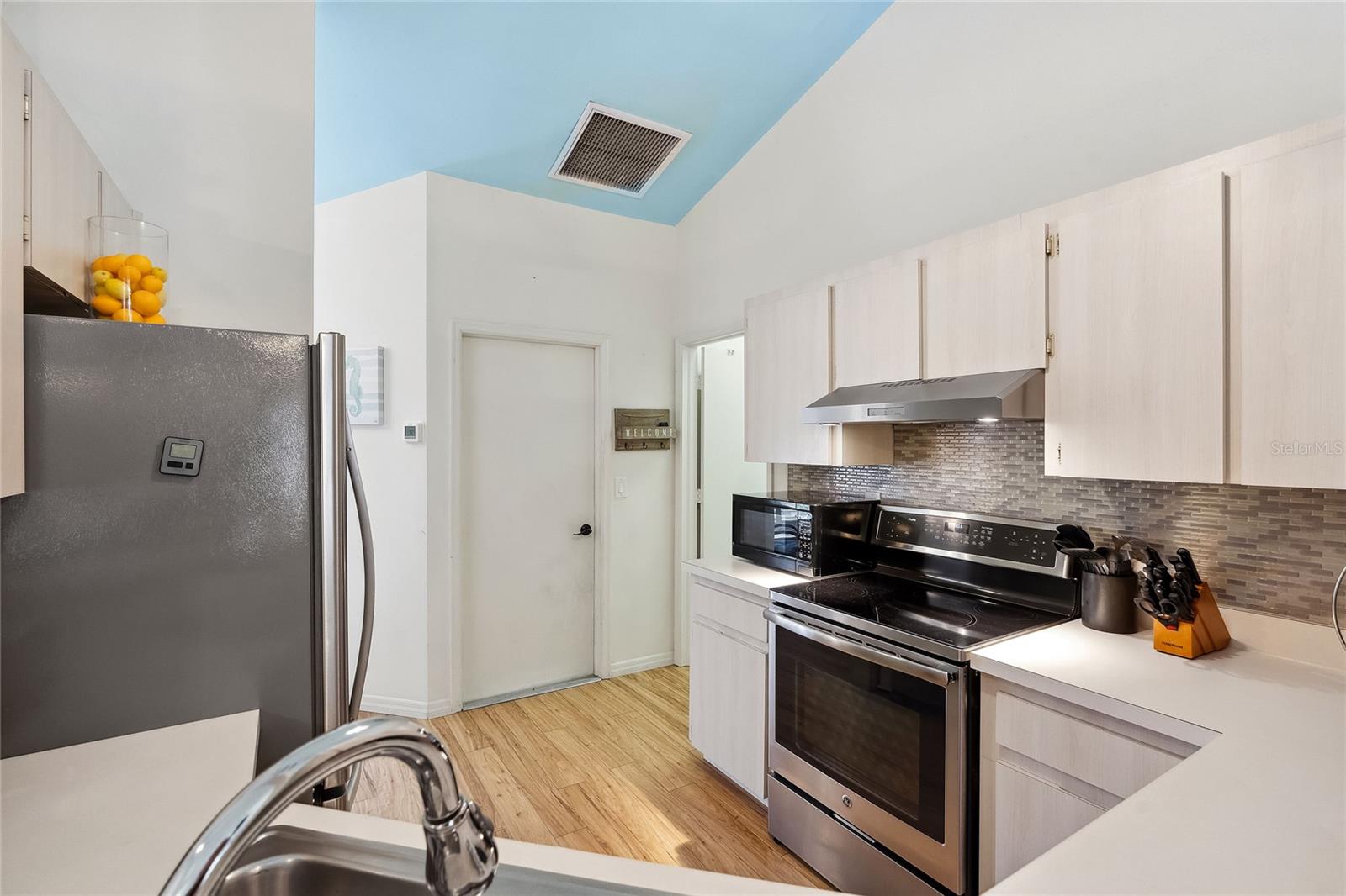 7117 QUEEN PALM CIR, SARASOTA, FL, 34243