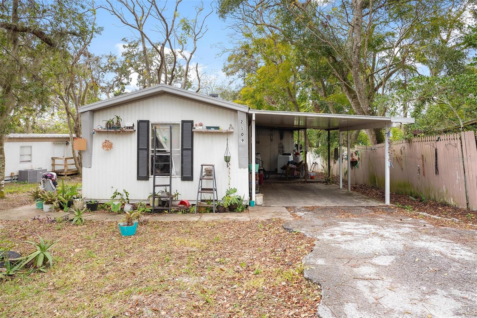 2109 HIALEAH AVE, LEESBURG, FL, 34748