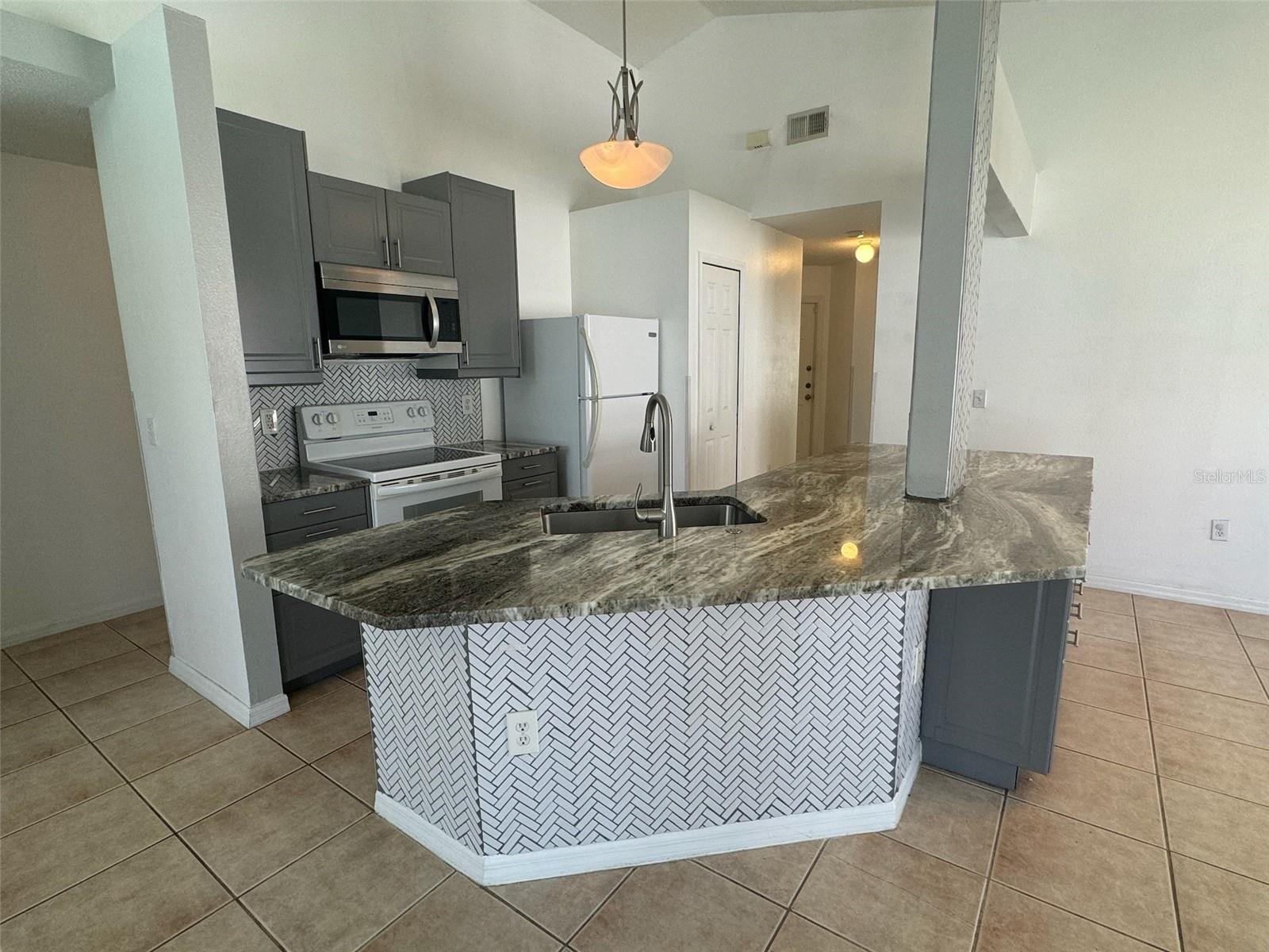 611 CASTERTON CIR, DAVENPORT, FL, 33897