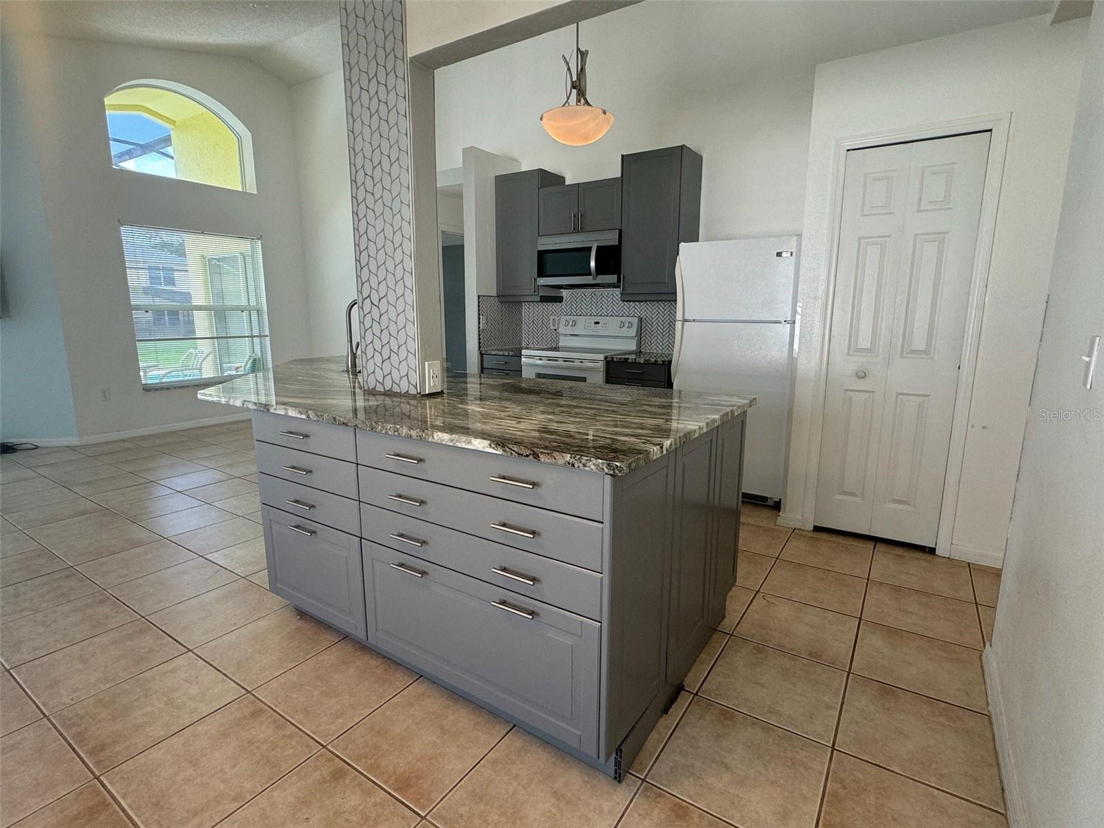 611 CASTERTON CIR, DAVENPORT, FL, 33897