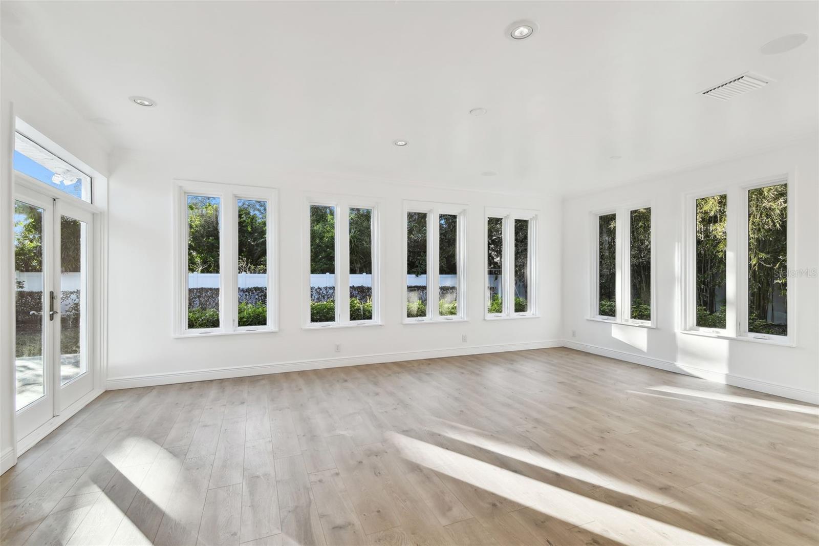 201 S SHORE CREST DR, TAMPA, FL, 33609