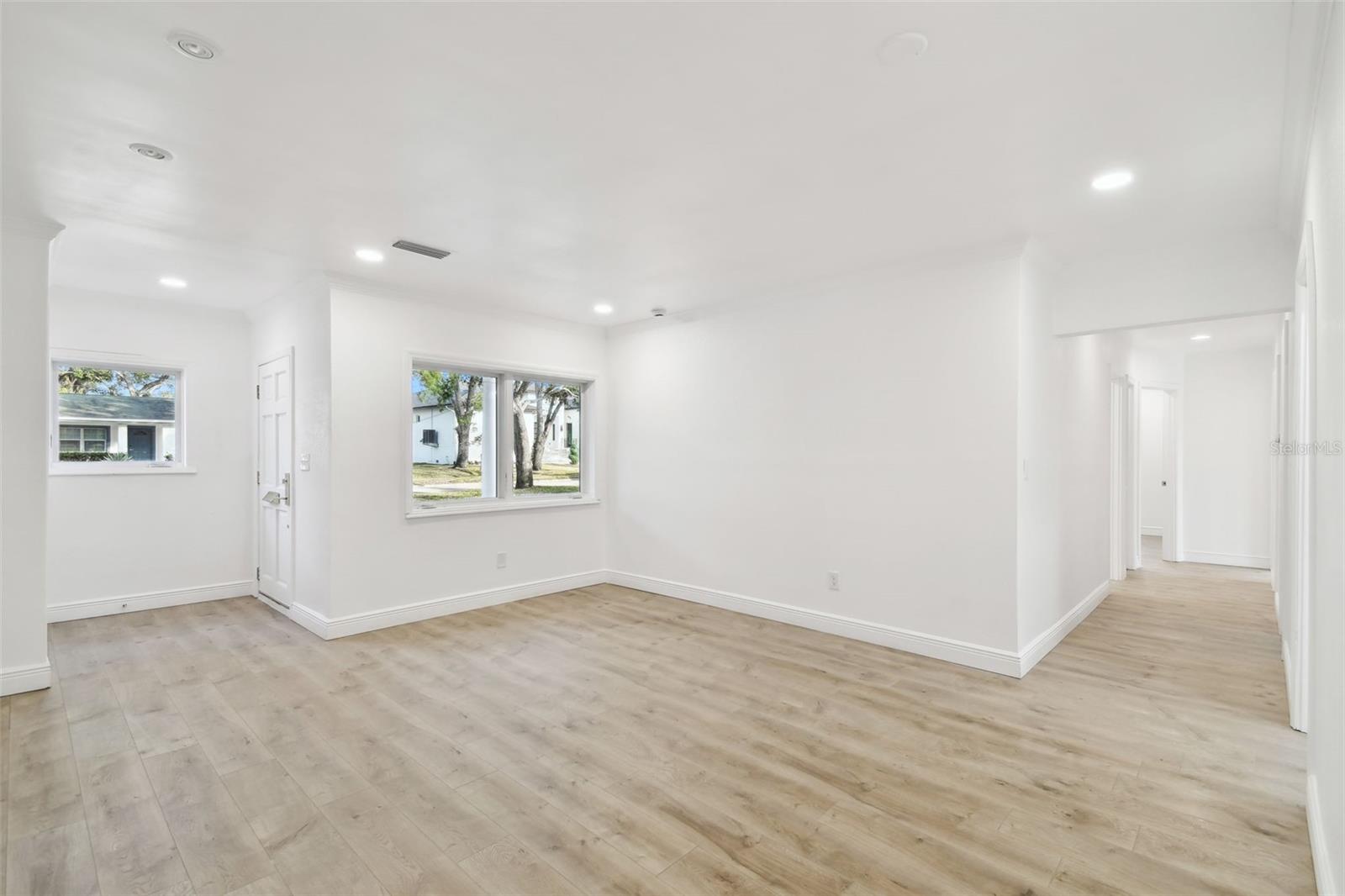 201 S SHORE CREST DR, TAMPA, FL, 33609