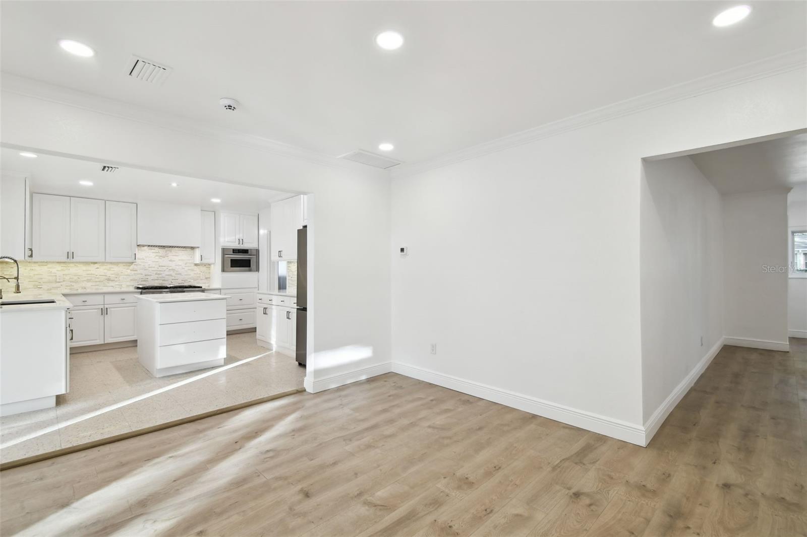 201 S SHORE CREST DR, TAMPA, FL, 33609