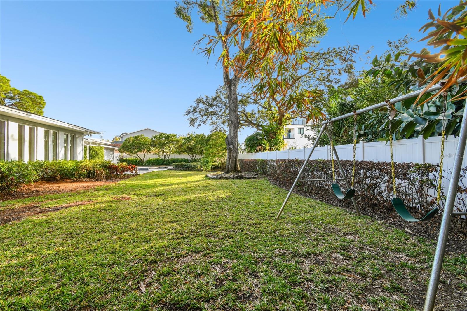 201 S SHORE CREST DR, TAMPA, FL, 33609