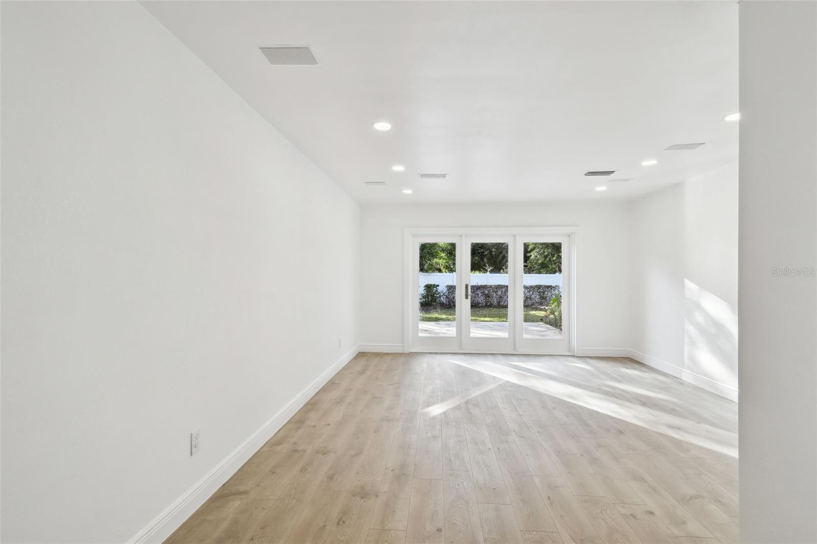 201 S SHORE CREST DR, TAMPA, FL, 33609