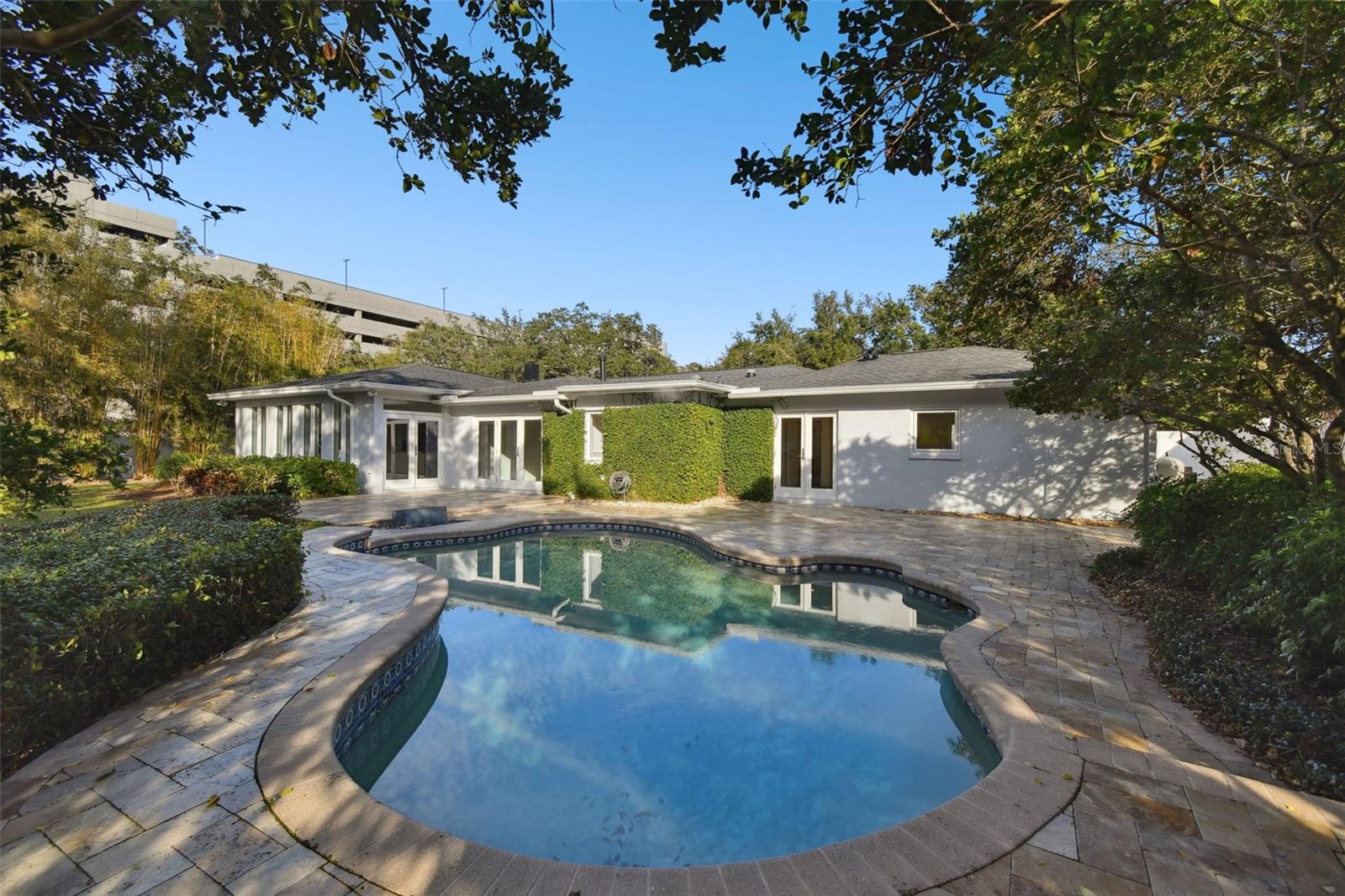 201 S SHORE CREST DR, TAMPA, FL, 33609