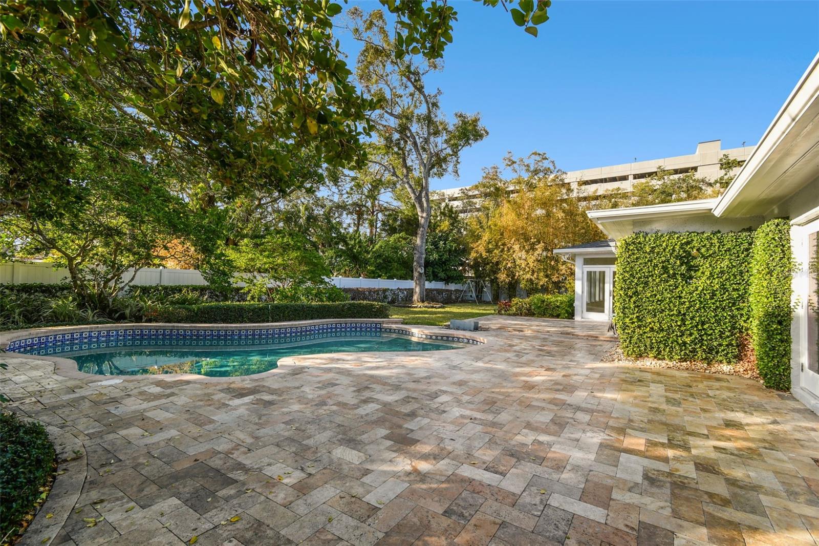 201 S SHORE CREST DR, TAMPA, FL, 33609