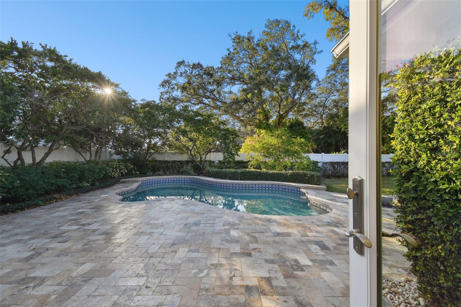 201 S SHORE CREST DR, TAMPA, FL, 33609