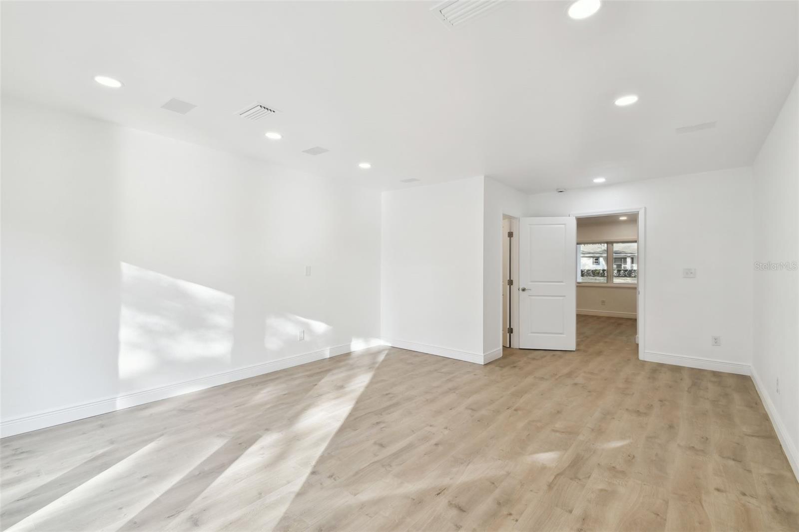 201 S SHORE CREST DR, TAMPA, FL, 33609