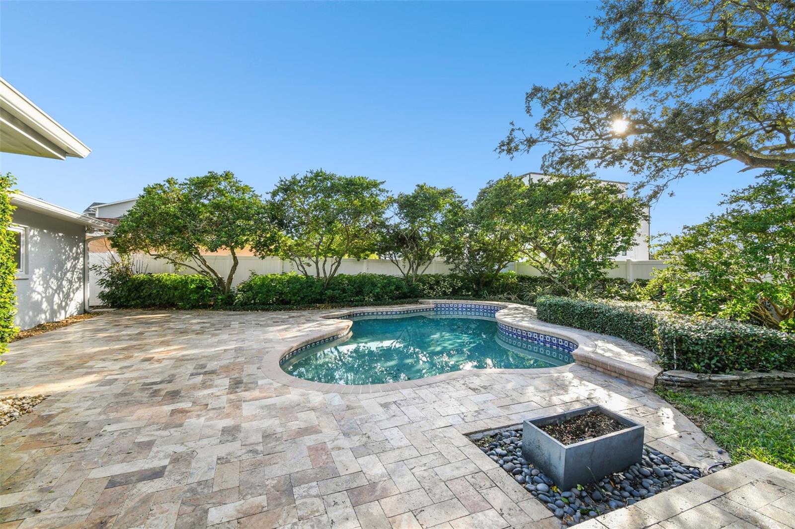 201 S SHORE CREST DR, TAMPA, FL, 33609