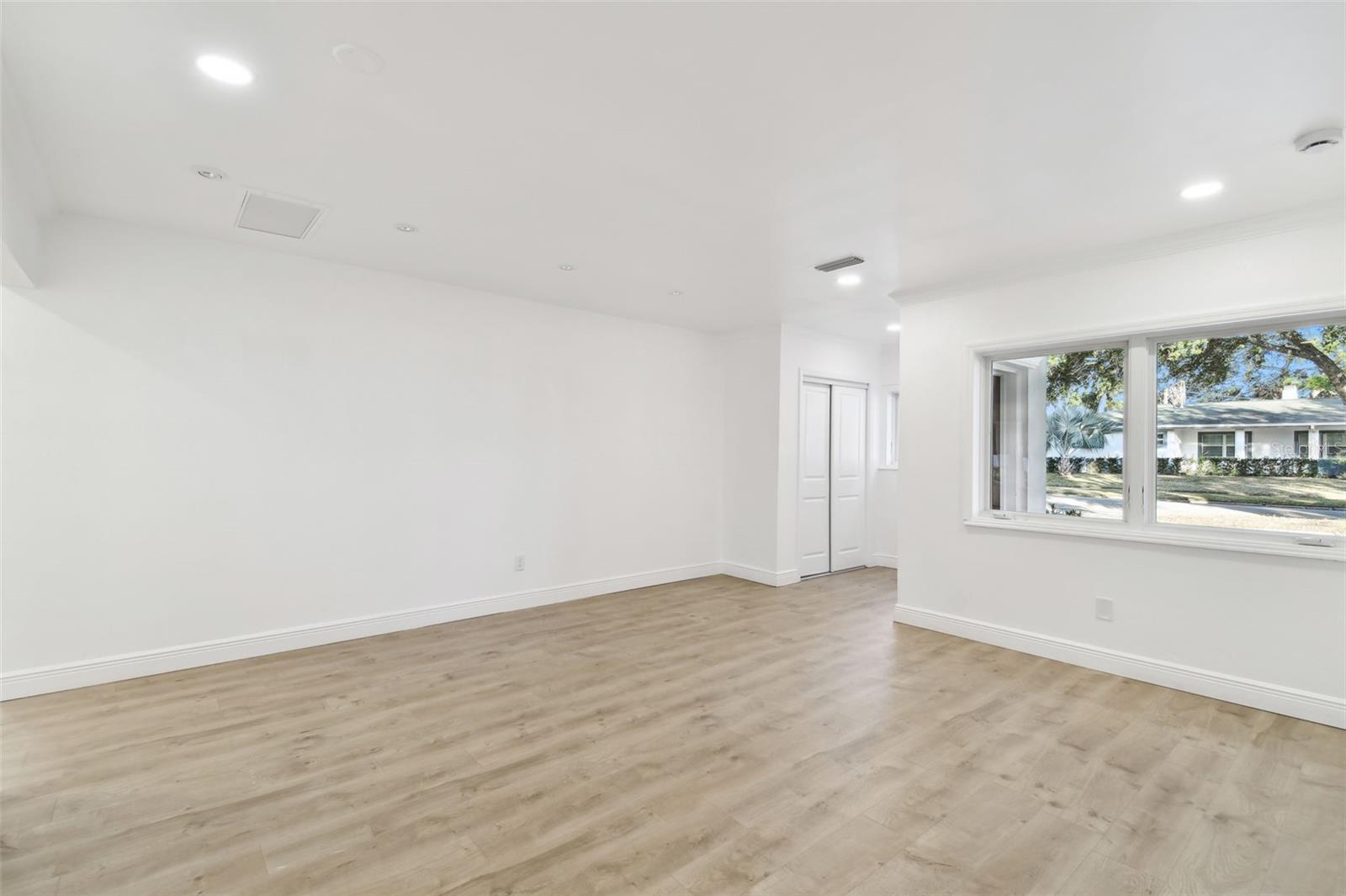 201 S SHORE CREST DR, TAMPA, FL, 33609