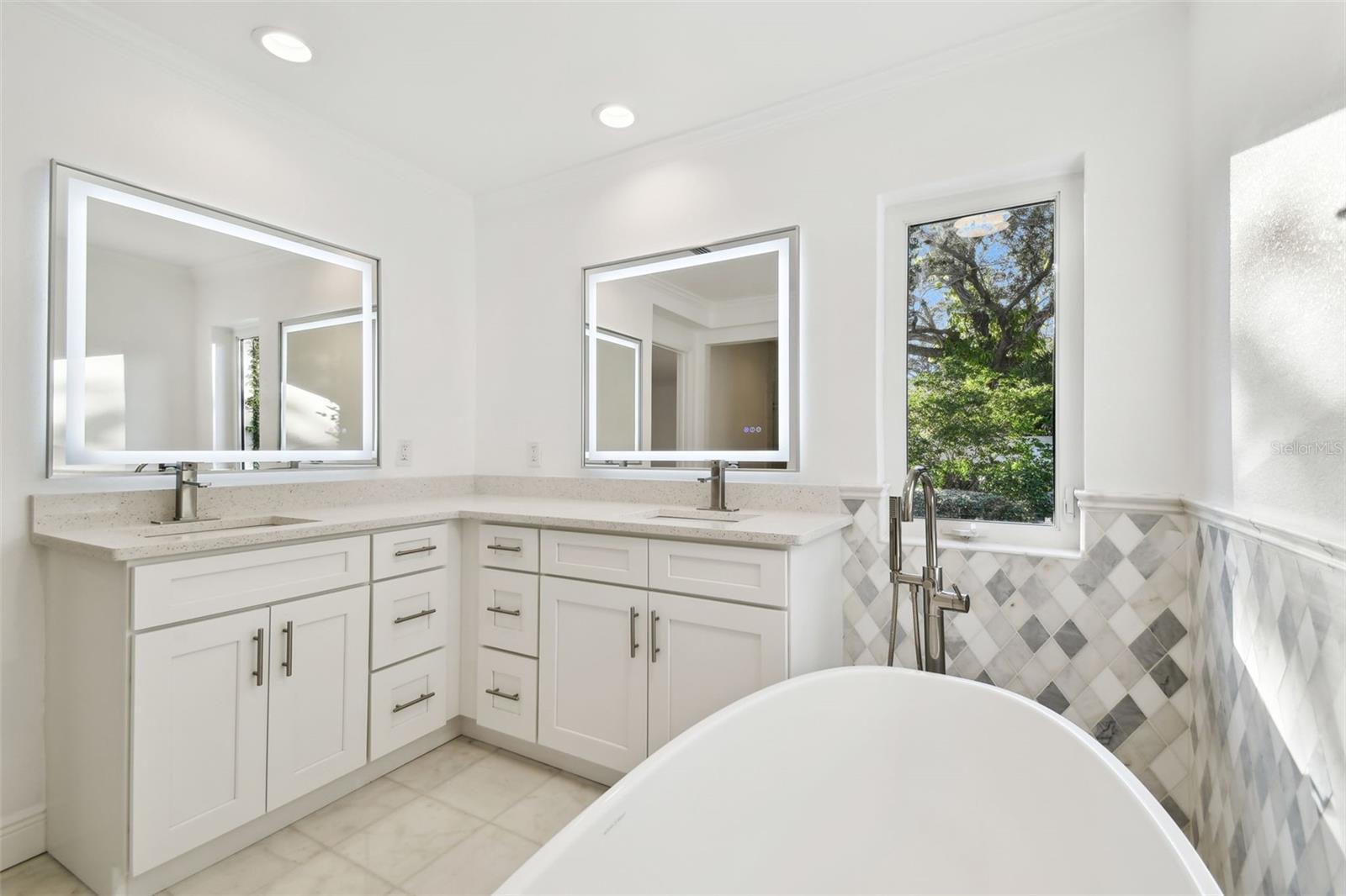 201 S SHORE CREST DR, TAMPA, FL, 33609