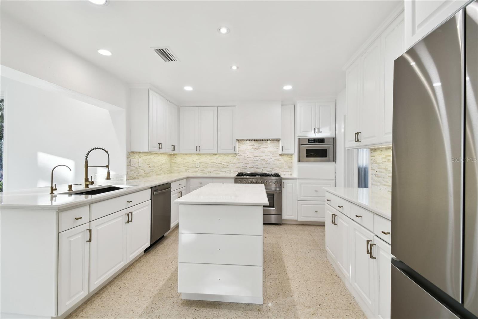 201 S SHORE CREST DR, TAMPA, FL, 33609