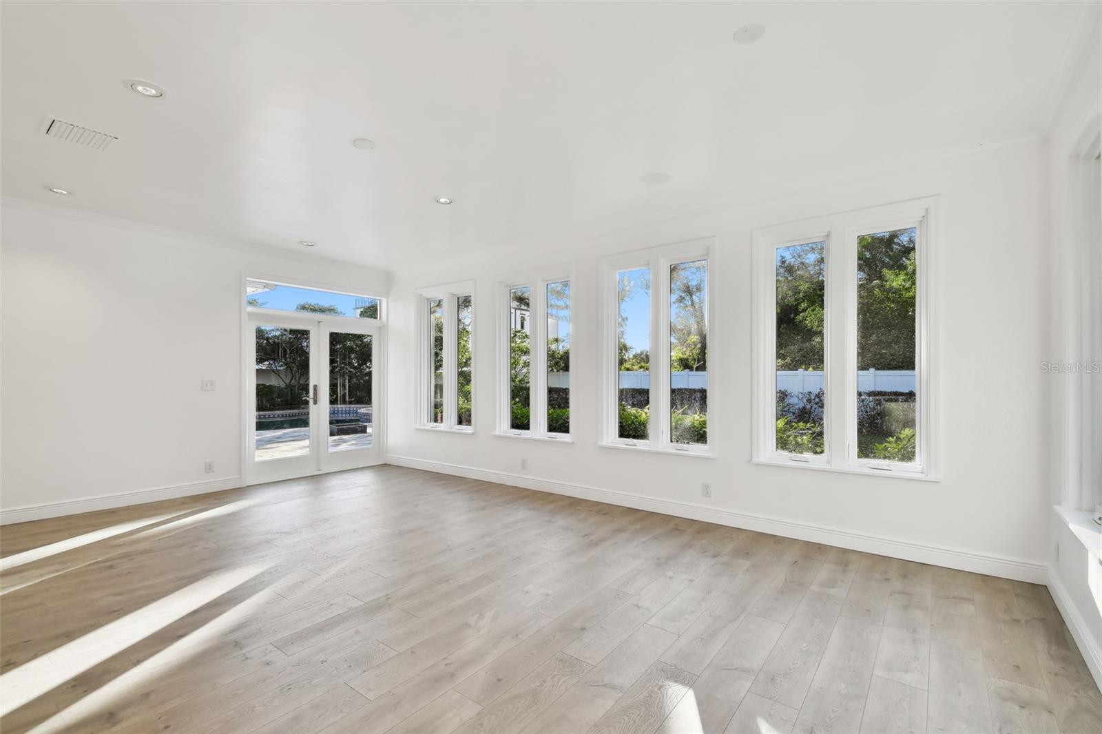 201 S SHORE CREST DR, TAMPA, FL, 33609