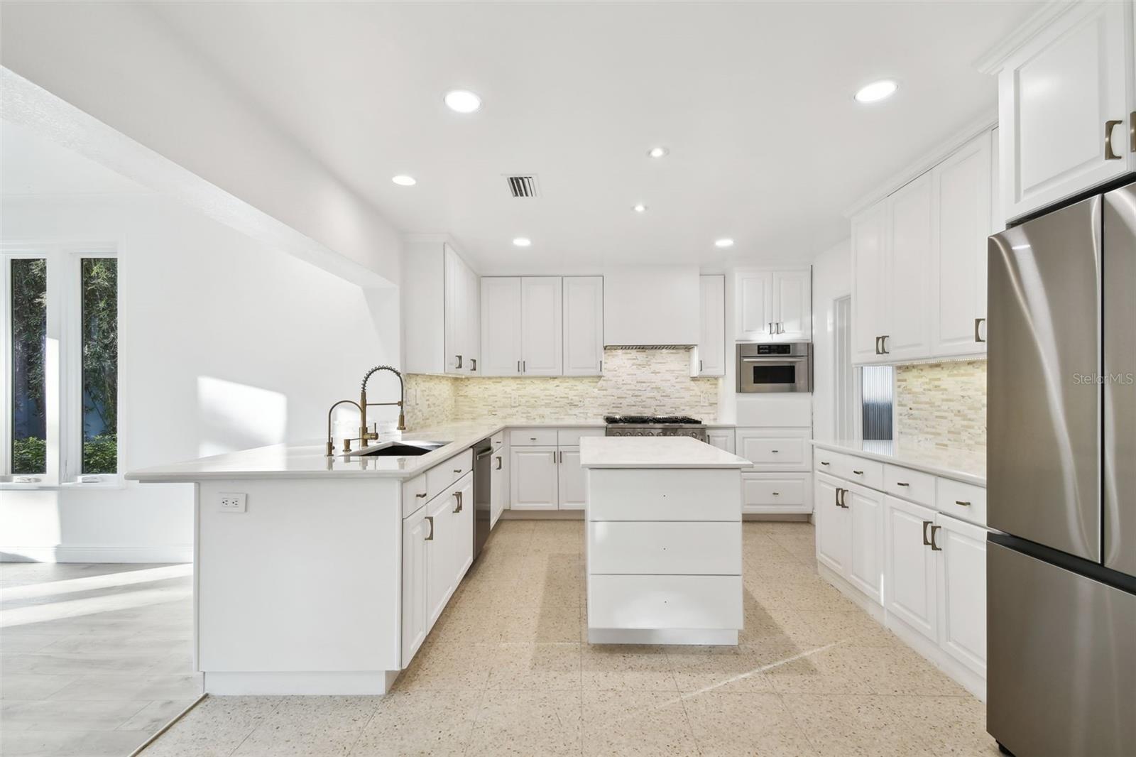 201 S SHORE CREST DR, TAMPA, FL, 33609