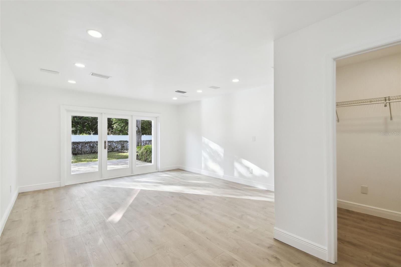 201 S SHORE CREST DR, TAMPA, FL, 33609