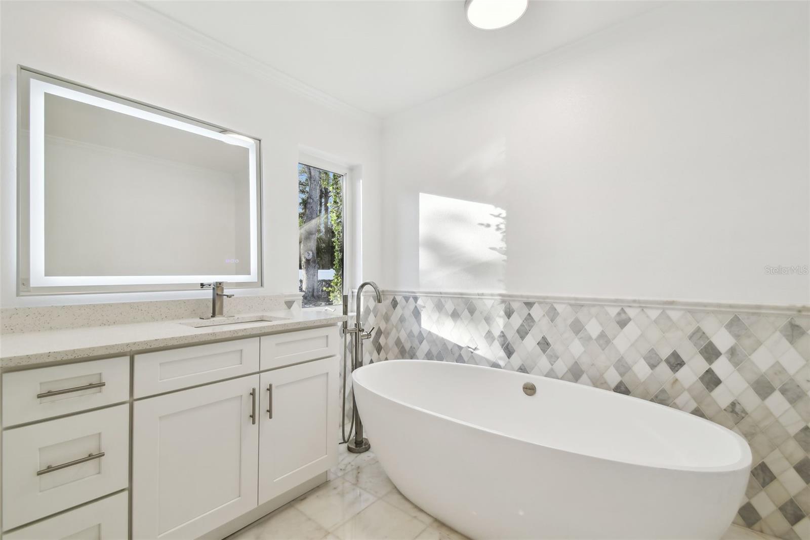 201 S SHORE CREST DR, TAMPA, FL, 33609