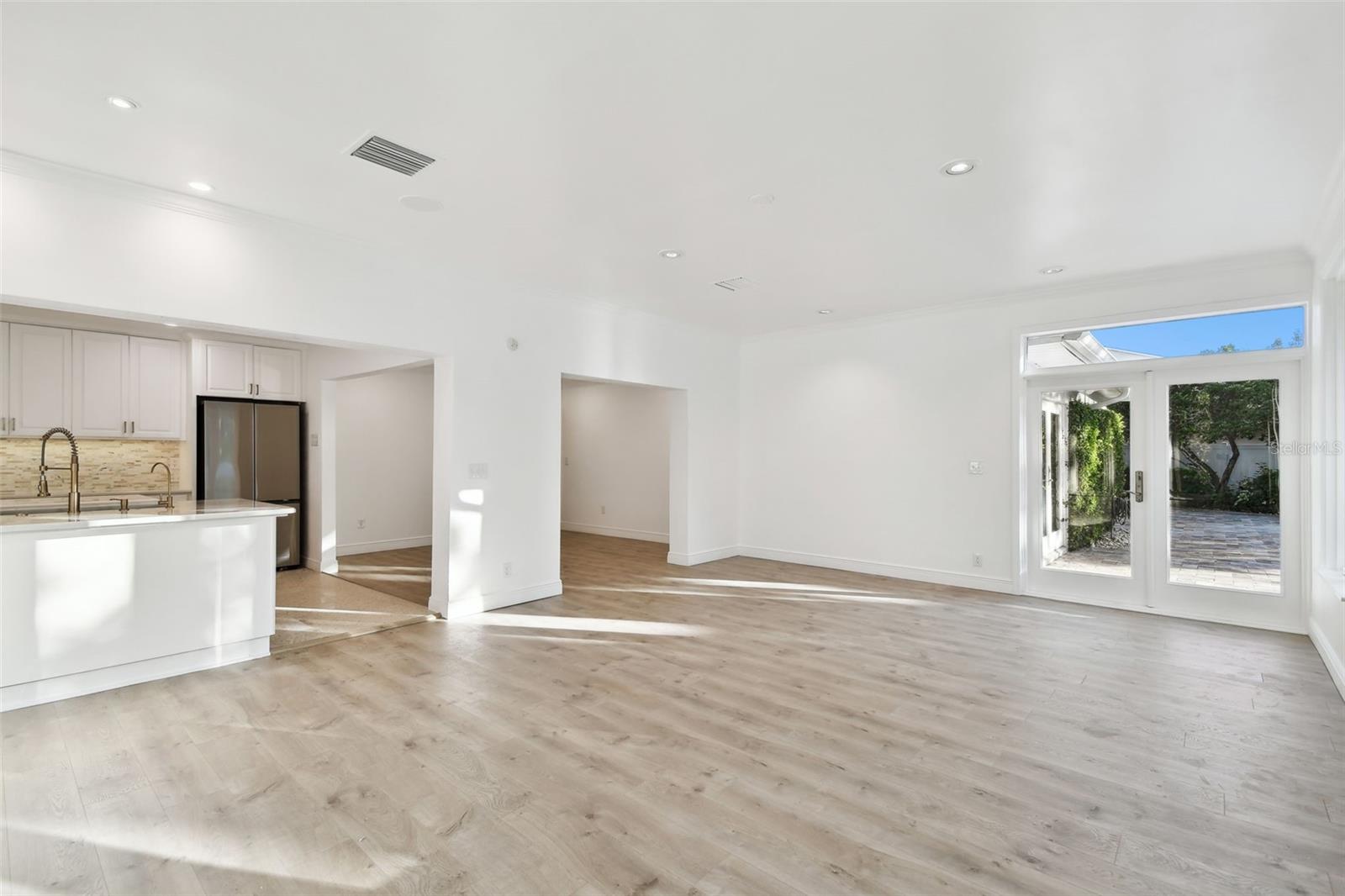 201 S SHORE CREST DR, TAMPA, FL, 33609