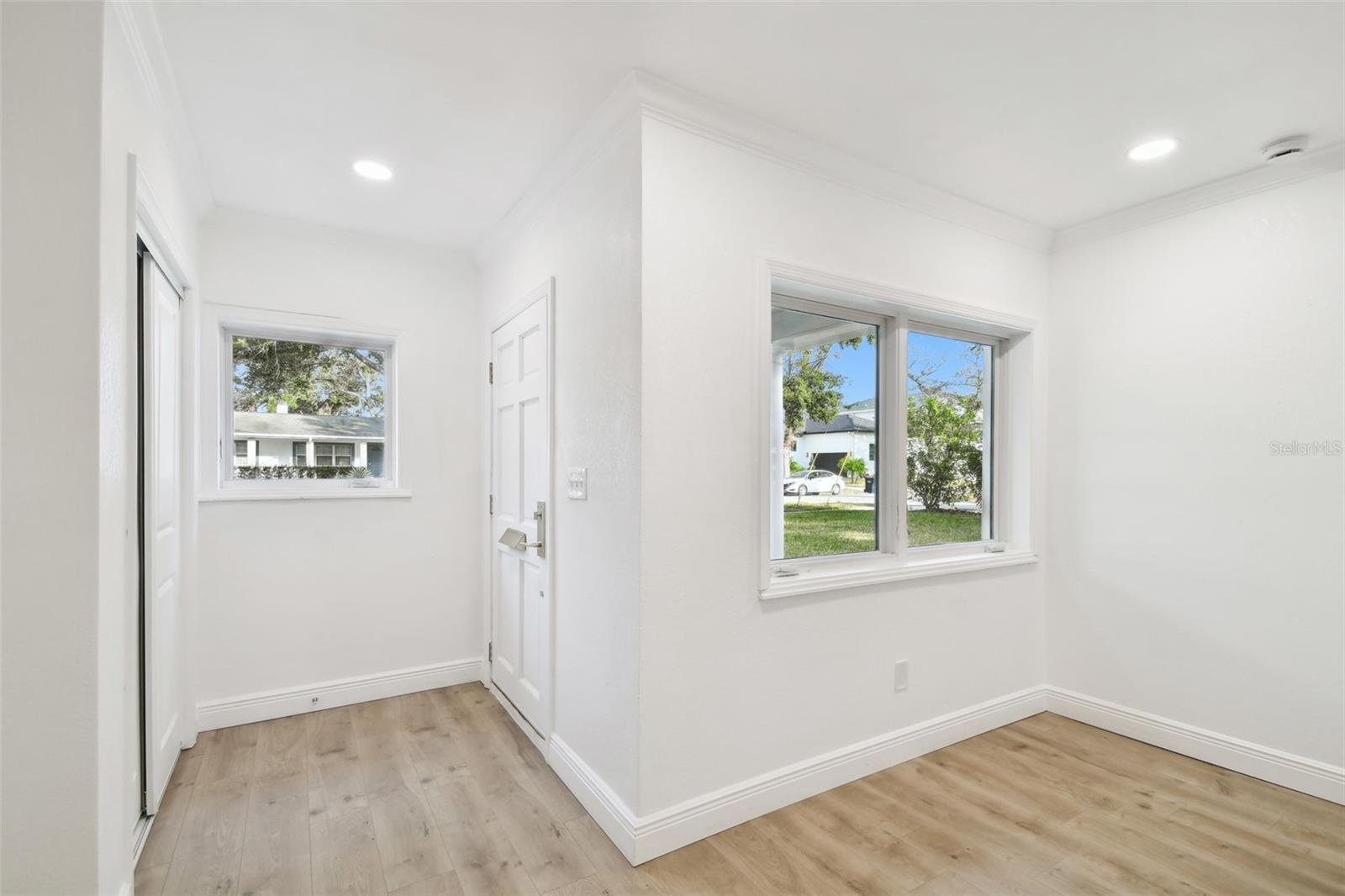 201 S SHORE CREST DR, TAMPA, FL, 33609