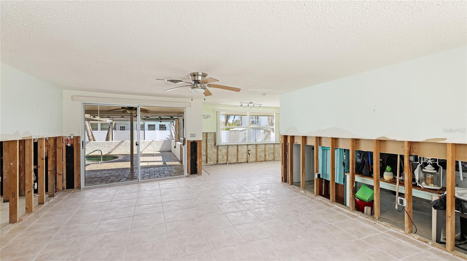 211 84TH ST, HOLMES BEACH, FL, 34217