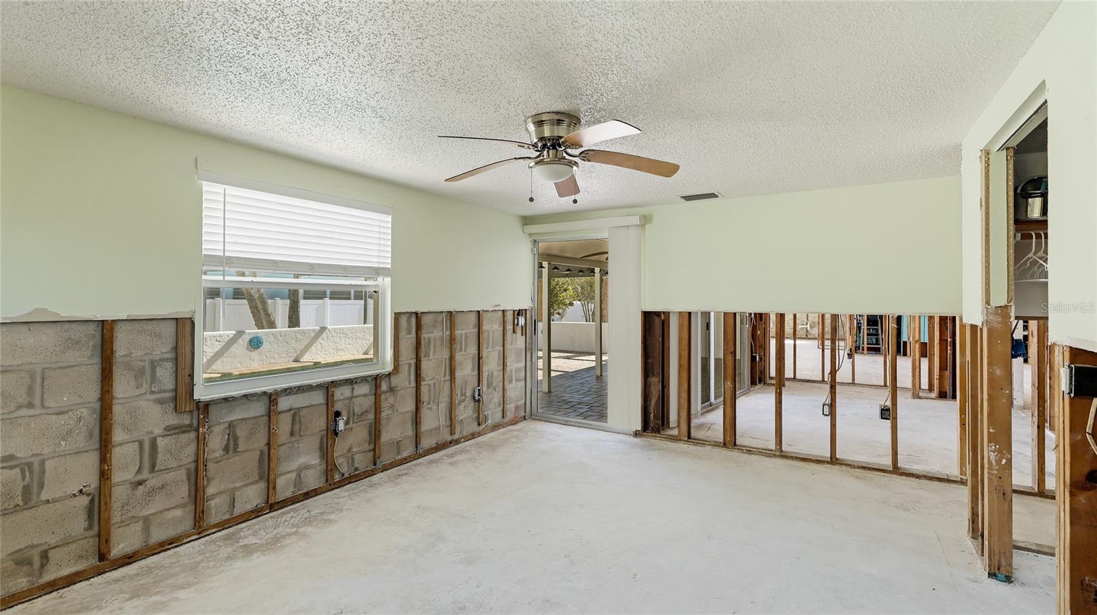 211 84TH ST, HOLMES BEACH, FL, 34217