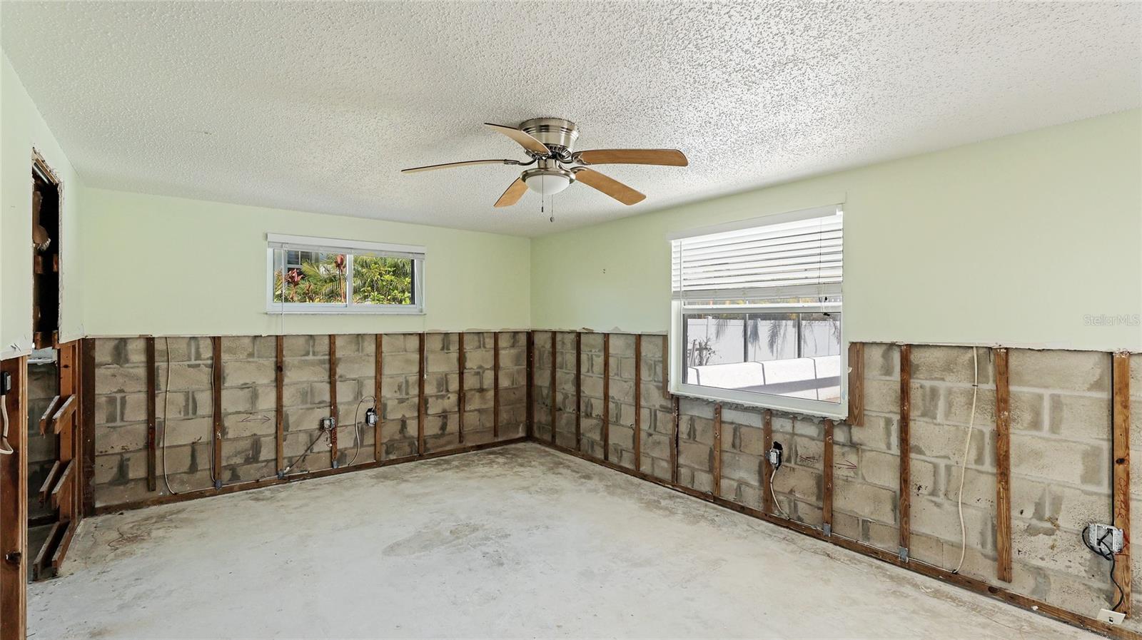 211 84TH ST, HOLMES BEACH, FL, 34217