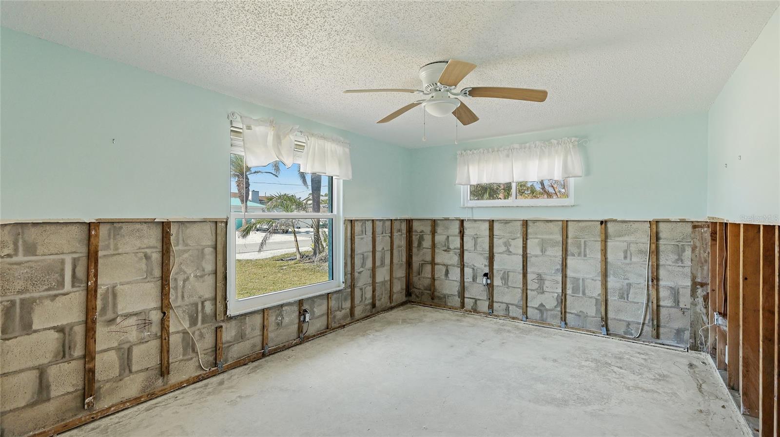 211 84TH ST, HOLMES BEACH, FL, 34217