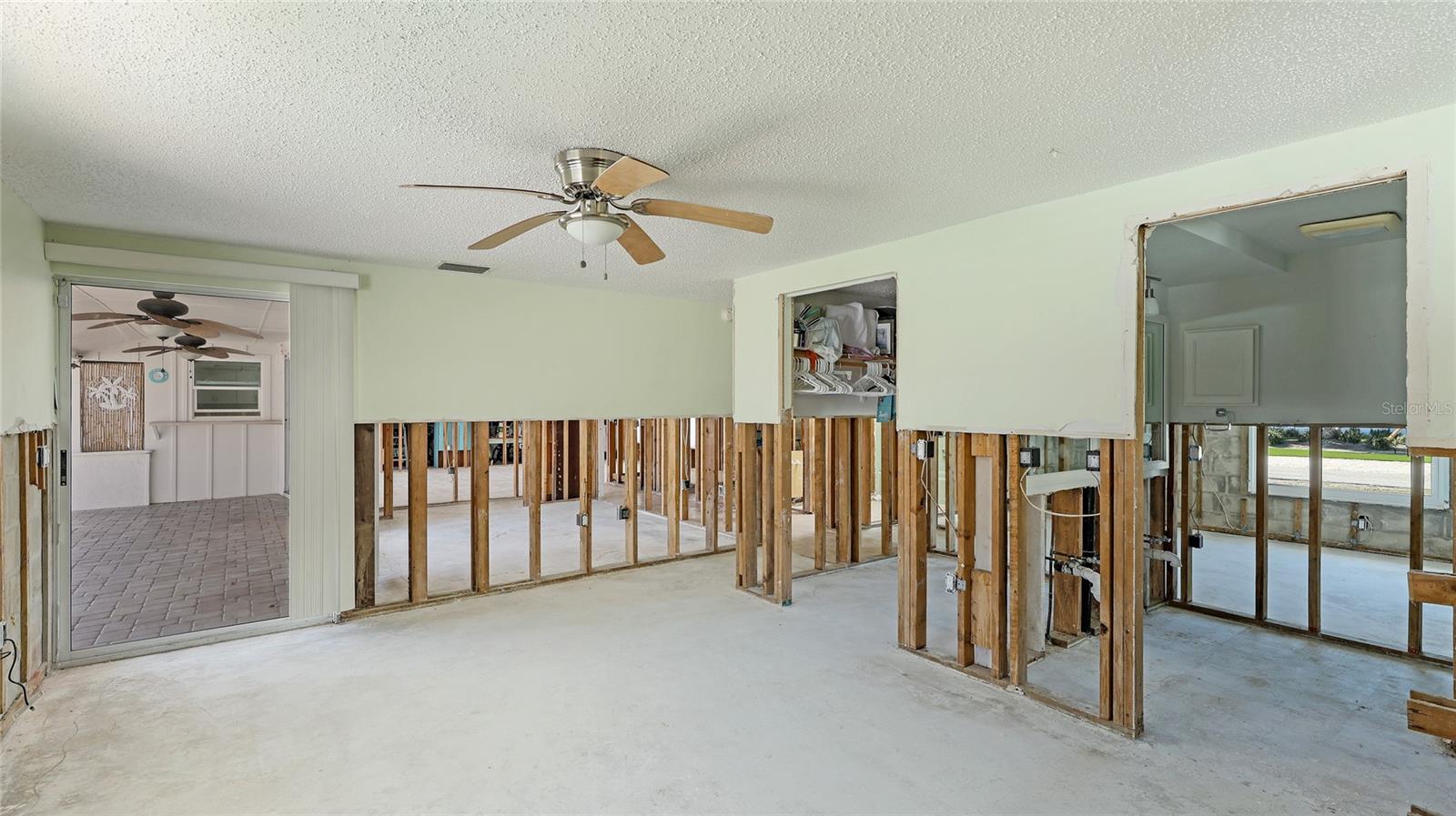 211 84TH ST, HOLMES BEACH, FL, 34217