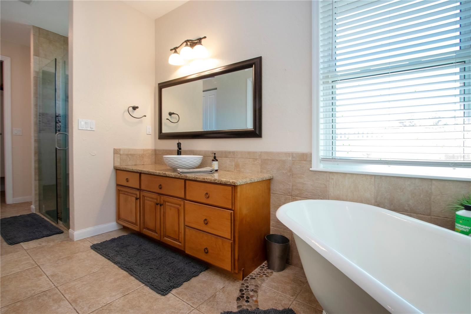 4517 N LAKE DR, SARASOTA, FL, 34232