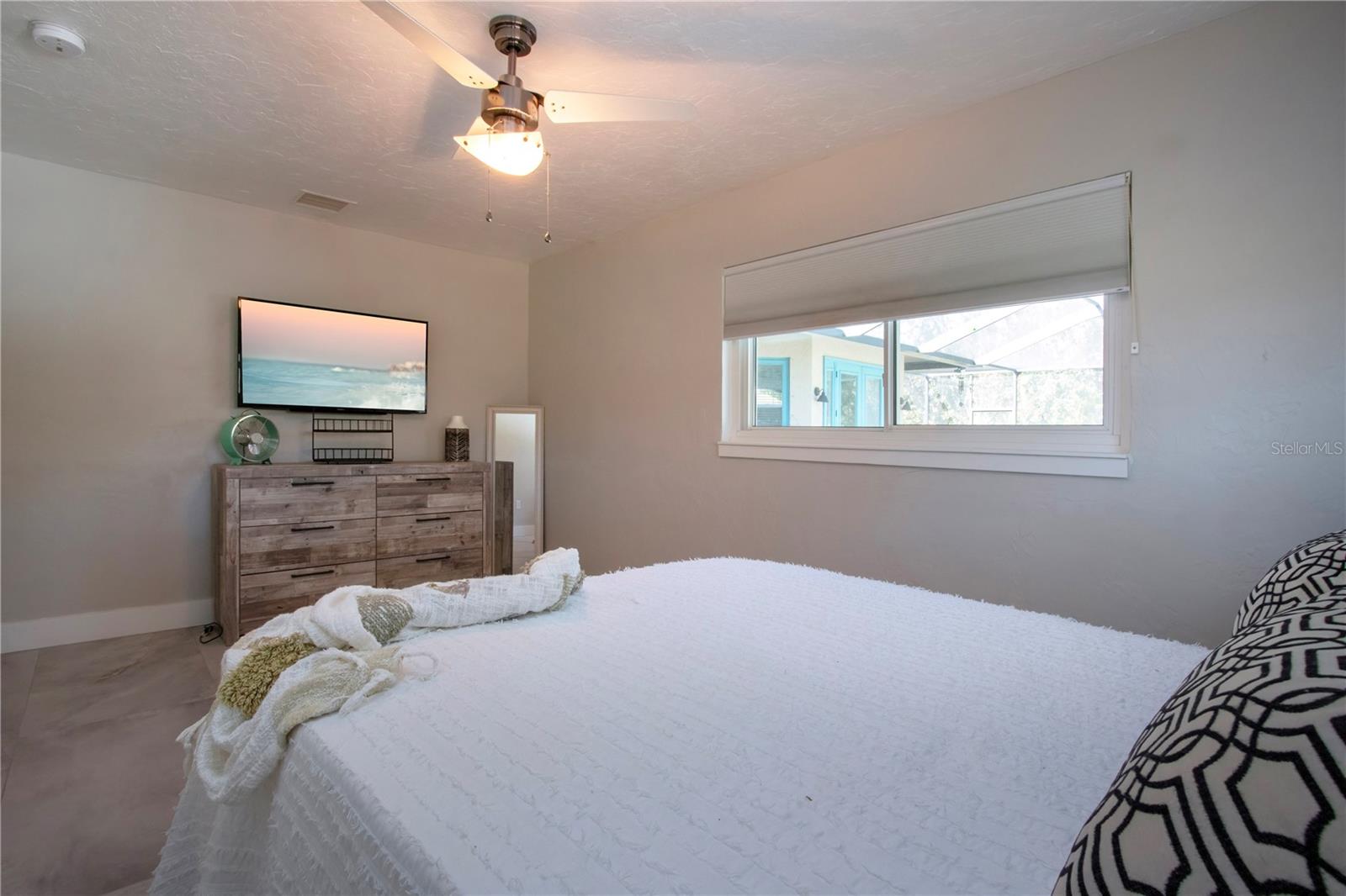 4517 N LAKE DR, SARASOTA, FL, 34232