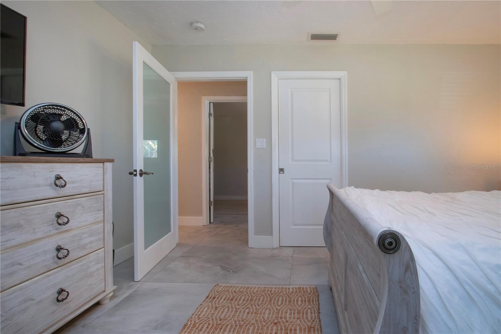 4517 N LAKE DR, SARASOTA, FL, 34232