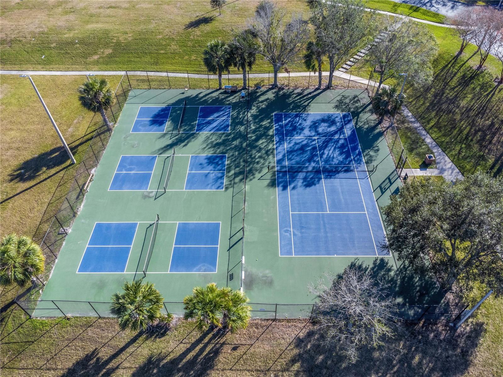 14926 LAKE FOREST DR, LUTZ, FL, 33559