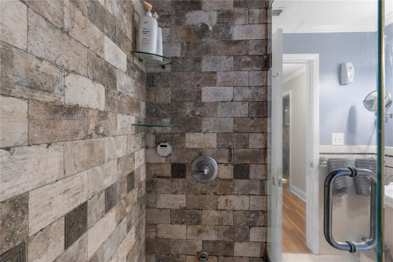 14926 LAKE FOREST DR, LUTZ, FL, 33559