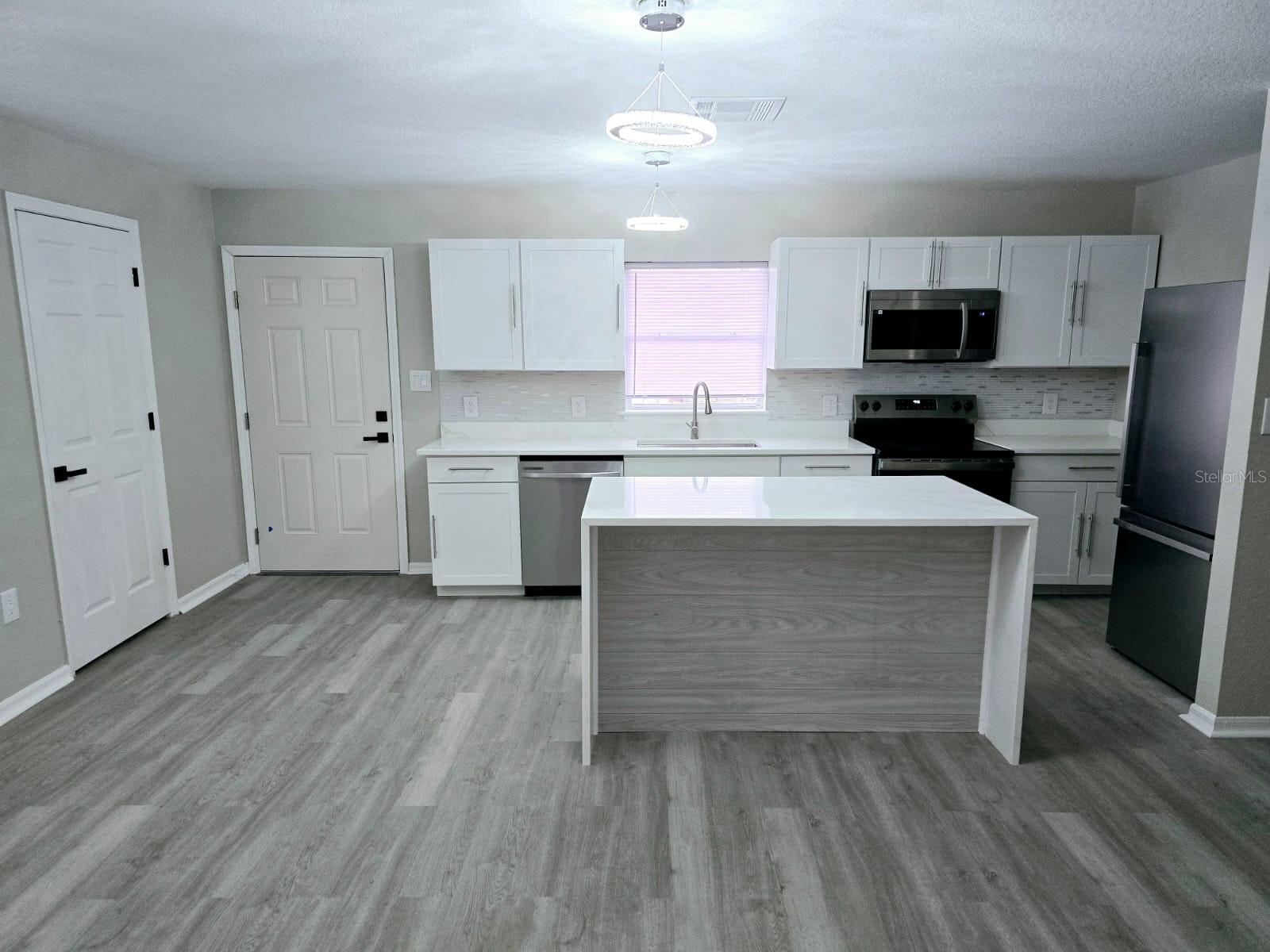 678 HOWEY RD, GROVELAND, FL, 34736